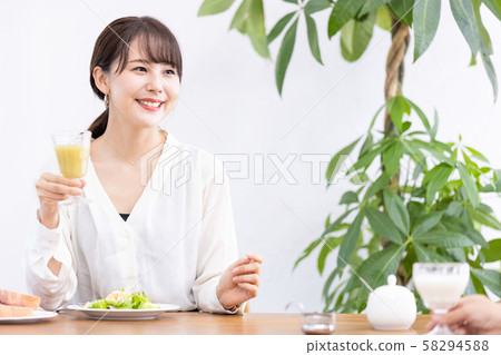 年輕女子冰沙 58294588