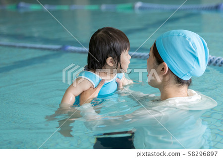 幼兒 媽媽 母親 58296897