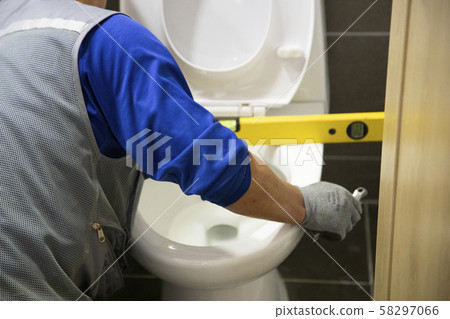 Leveling the toilet Leveling the toilet 58297066