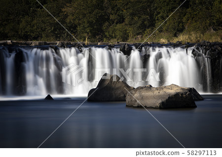 The huge stream of water from Jiktan Falls 58297113