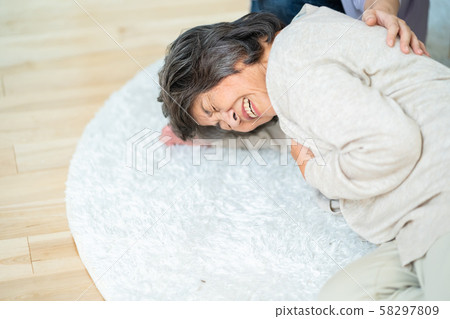 Mother and child who call an ambulance for a mother who has fallen suddenly 58297809