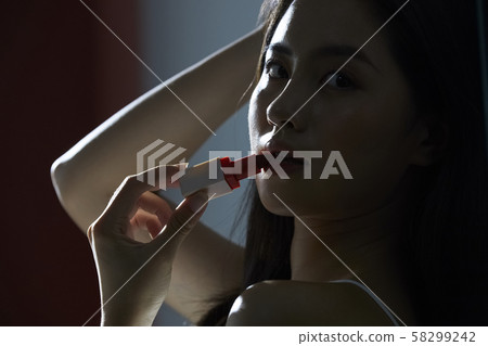 Female Beauty Contrast 58299242