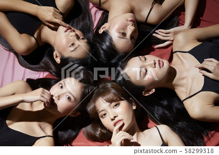 女性美女,人數眾多 女性美女,人數眾多 58299318