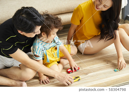 家庭生活方式的玩具玩 58304798