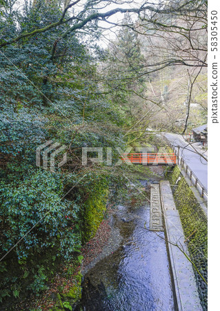 在京都文船川的紅橋 在京都文船川的紅橋 58305450