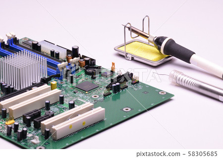 電腦板和烙鐵 58305685