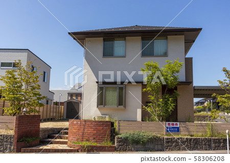 Building_white house for sale 58306208