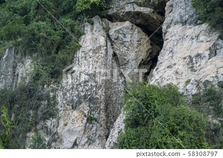 CAMBODIA BATTAMBANG BATH CAVE CAMBODIA BATTAMBANG BATH CAVE 58308797