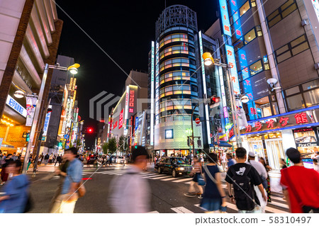新宿東口和市區的“東京”夜景 58310497