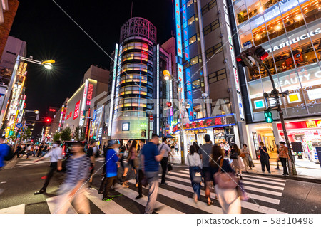 新宿東口和市區的“東京”夜景 58310498