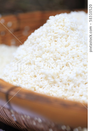 pounding mochi  58310520