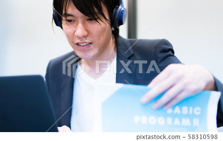 Men in their 20s taking e-learning 58310598