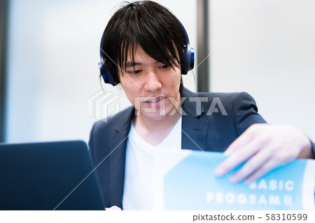 Men in their 20s taking e-learning 58310599