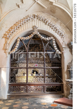 Human skulls and bones in ossuary Sedlec Kostnice Human skulls and bones in ossuary Sedlec Kostnice 58310778
