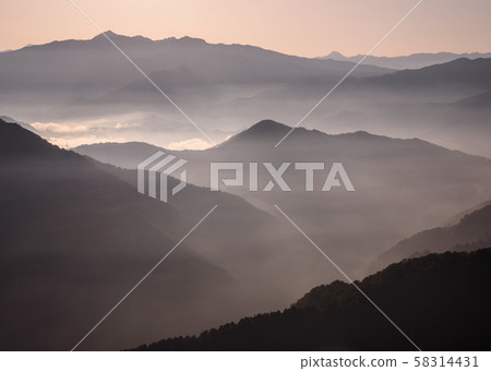 (Gunma) Early morning mountains and Mt. Hotaka 58314431