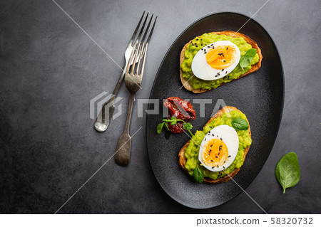 Toast with avocado and egg 58320732