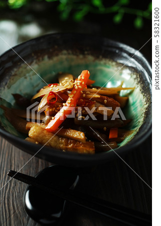 Beef bowl and carrot kinpira 58321600