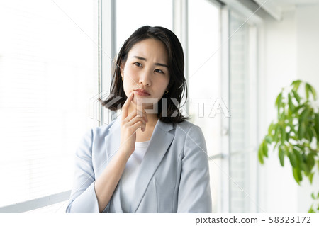 Worried business woman Worried business woman 58323172