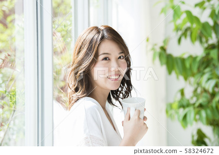 年輕的女士的肖像 年輕的女士的肖像 58324672