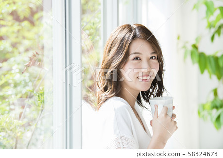 年輕的女士的肖像 年輕的女士的肖像 58324673