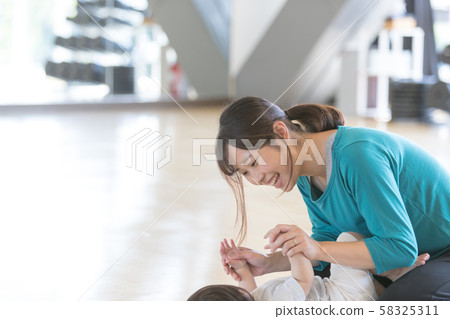 baby, infant, mom 58325311