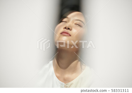 Female beauty sunny 58331311