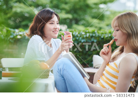 女性生活方式假期 58331473