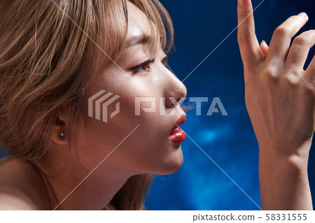 Ladies Beauty Poolside 58331555