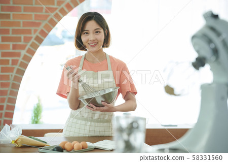 Female clerk cooking Female clerk cooking 58331560