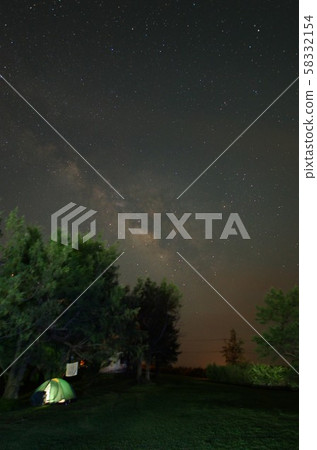 A starry sky in Okinawa Iriomote Island, starry beach A starry sky in Okinawa Iriomote Island, starry beach 58332154