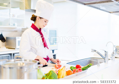 Female cook Female cook 58333372