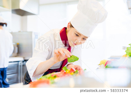 Female cook 58333374