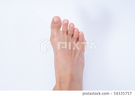 Child's foot 58335757