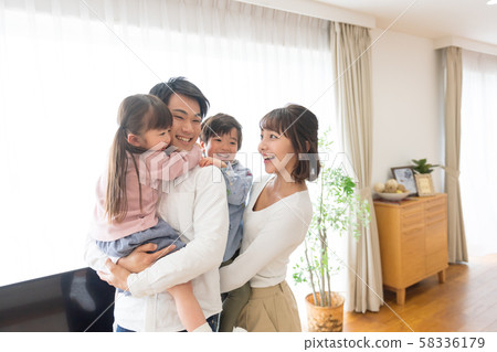 一家四口，父母和小孩，每天，好朋友，家庭團體 58336179