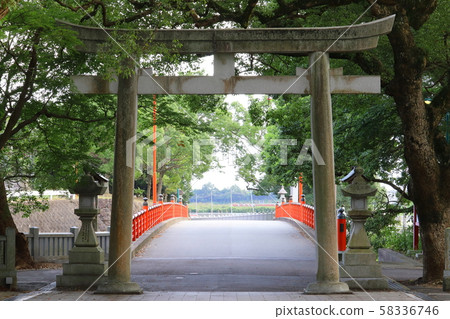 在大麻神社老神社的鳥居 在大麻神社老神社的鳥居 58336746