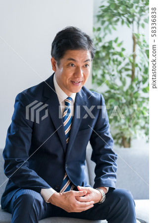 40多歲的商人 58336838