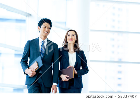 Business image Male employee Female employee 58337407
