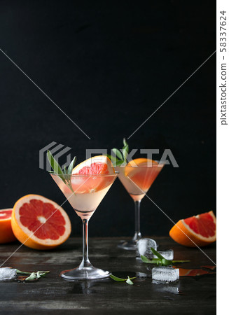 Sage and pink grapefruit gimlet, front view 58337624