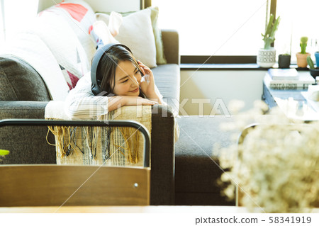 婦女智能手機新的生活生活少婦生活方式 58341919