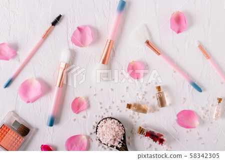 beautiful makeup brushes  58342305