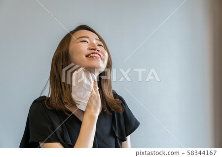 Women who use sweat sheets Women who use sweat sheets 58344167