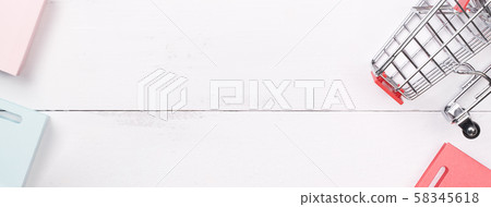 購物頂視圖白線購物電話平躺購物 購物頂視圖白線購物電話平躺購物 58345618