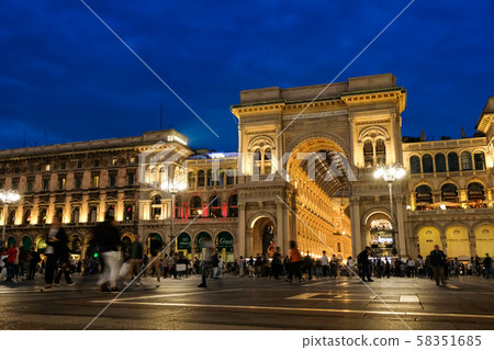 Milan Duomo square Galleria Vittorio Emanuele II night view 58351685