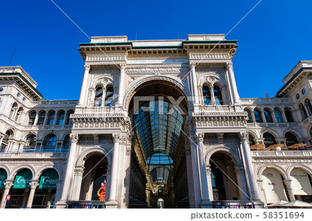 Milan Duomo square Galleria Vittorio Emanuele II Milan Duomo square Galleria Vittorio Emanuele II 58351694