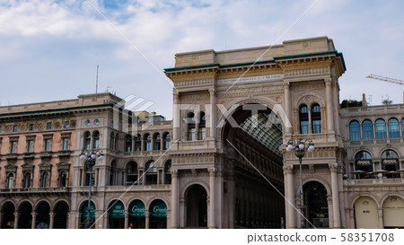Milan Duomo square Galleria Vittorio Emanuele II 58351708