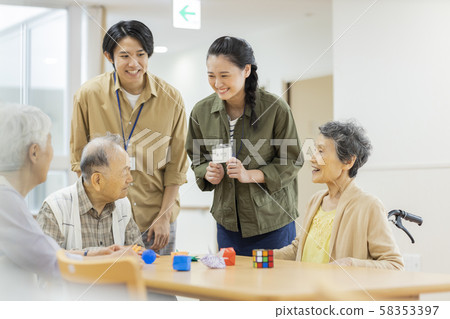 護理設施志願者 58353397