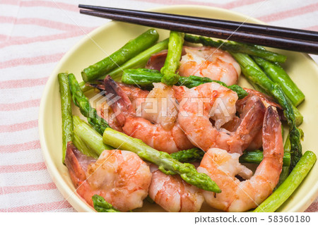 炸蝦和蘆筍 炸蝦和蘆筍 58360180