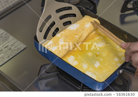 [Making eggs] 58361630