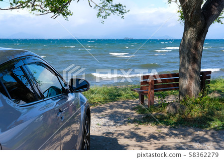 That bench and car 58362279