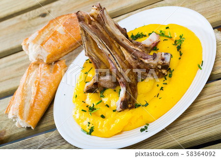 BBQ lamb carre with mashed potatoes BBQ lamb carre with mashed potatoes 58364092